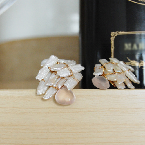 Baroque rose quartz earring 