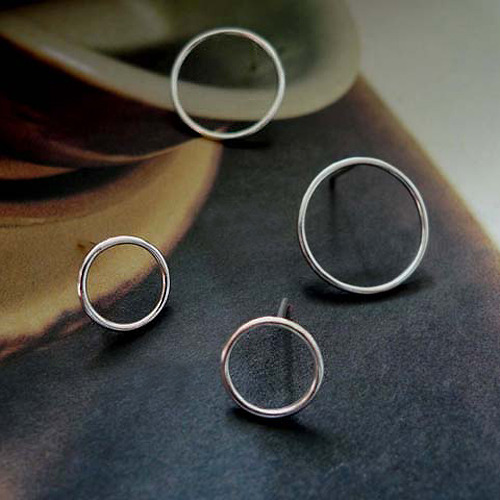 Circle stud earring